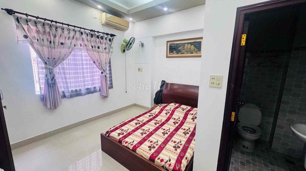 Bán nhà 1 trệt 1 lững 2 lầu ngay công viên (Bình Khánh