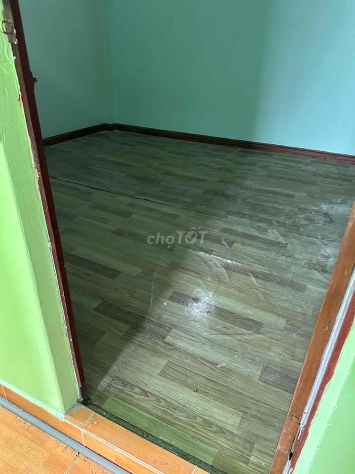 nhà lầu 2 tầng kiên cố có 15 phòng có nhà vệ sinh mổi phòng
