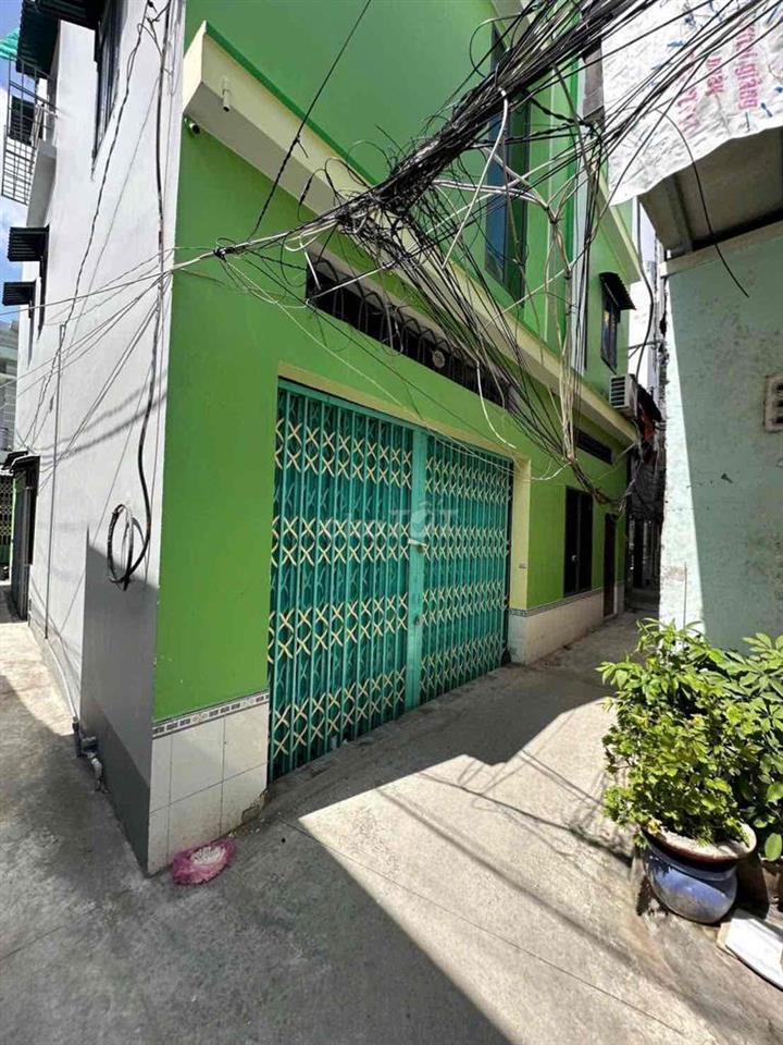nhà hai tần , có 15 phòng