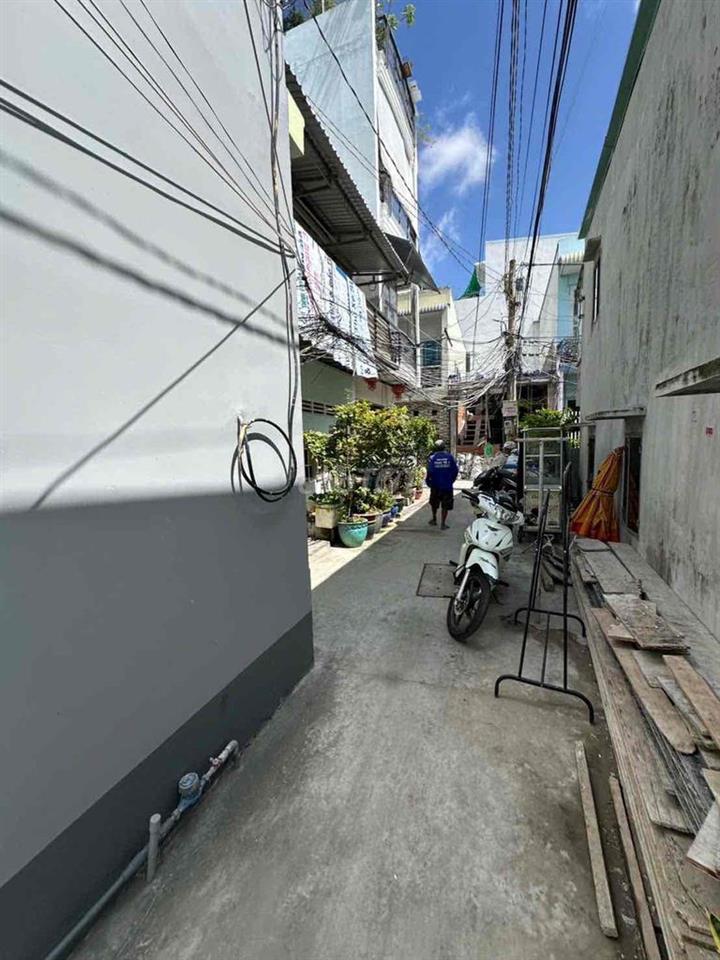 nhà hai tần , có 15 phòng