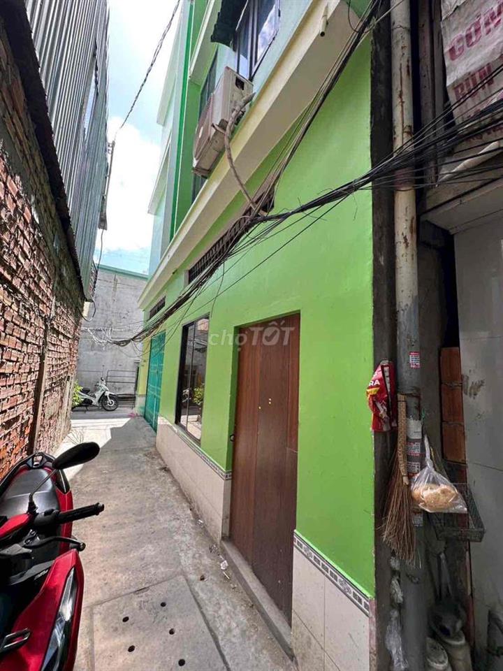 nhà hai tần , có 15 phòng