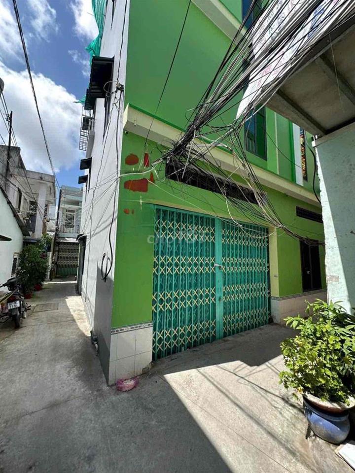 nhà hai tần , có 15 phòng