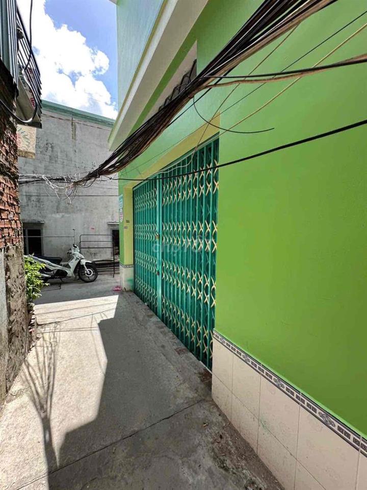 nhà hai tần , có 15 phòng