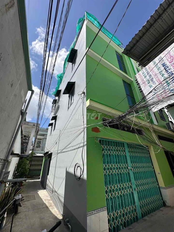 nhà hai tần , có 15 phòng