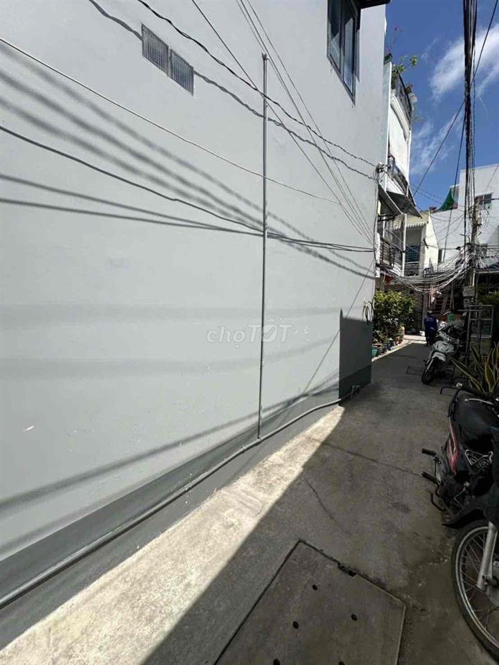nhà hai tần có 15 phòng
