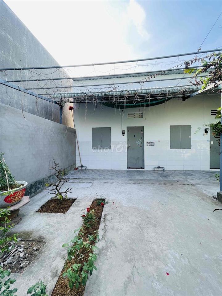 Bán nhà cấp 4 sân vườn- 5 phòng trọ tháng sạch đẹp