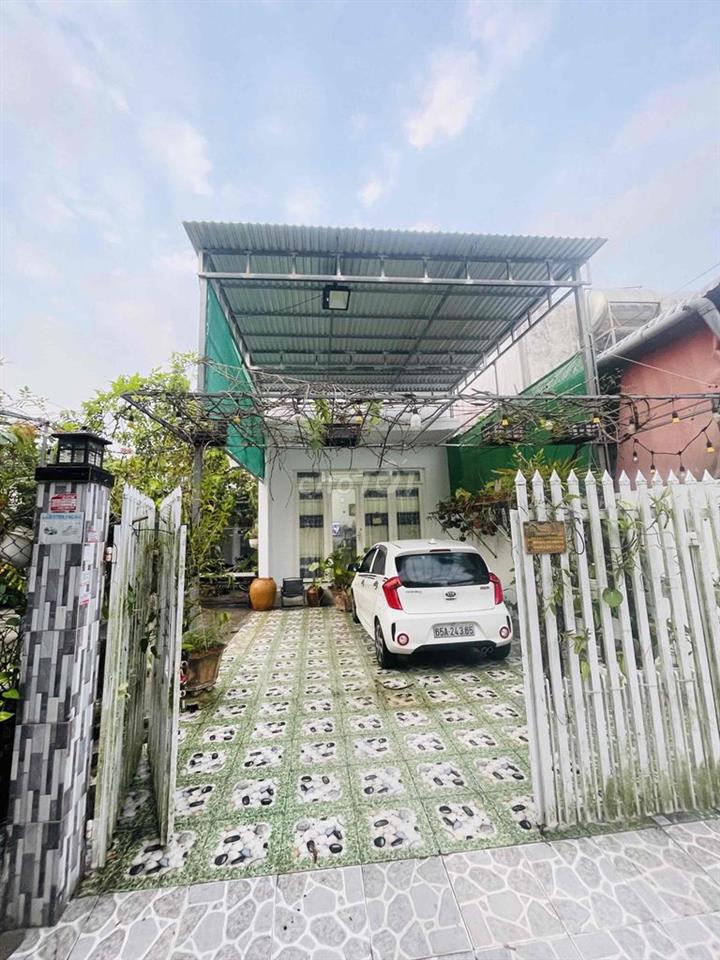 Bán nhà cấp 4 sân vườn- 5 phòng trọ tháng sạch đẹp