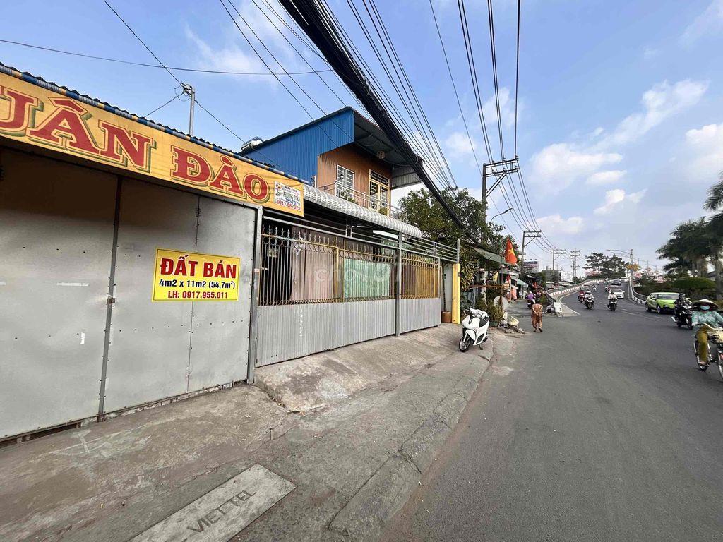 Nền mặt tiền thuận tiện mua bán hoặc cho thuê ***