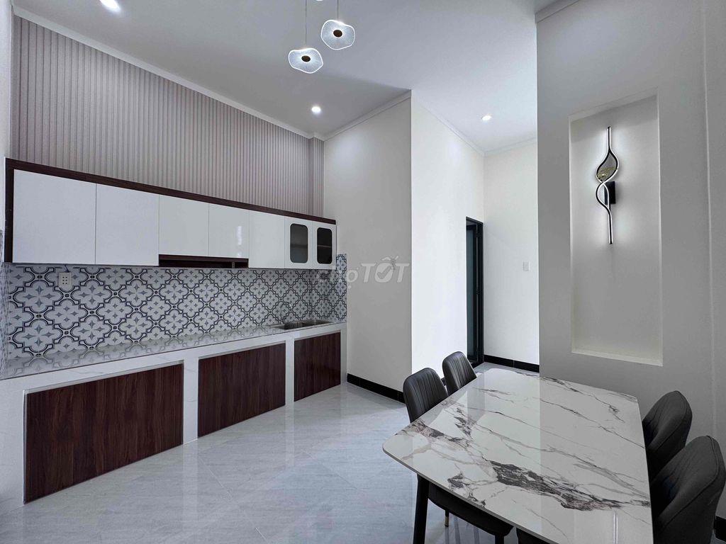 Nhà Sân vườn sát chợ Phường 4,Bvien Hồng Hưng chỉ 1 Tỷ 880