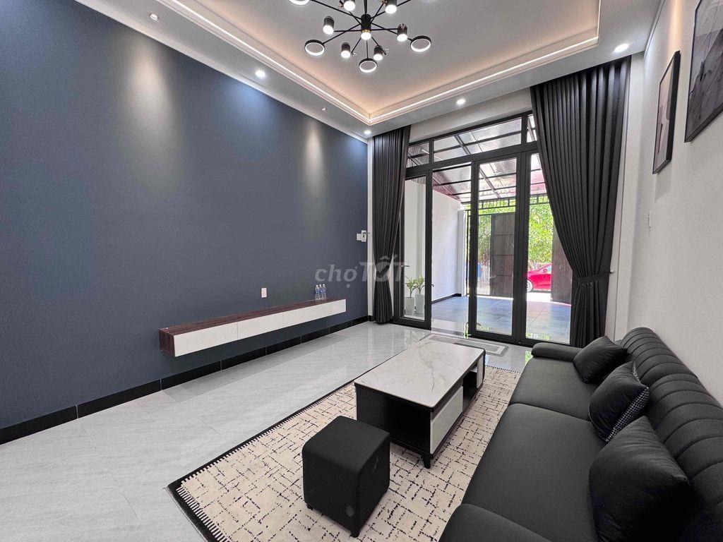 Nhà Sân vườn sát chợ Phường 4,Bvien Hồng Hưng chỉ 1 Tỷ 880