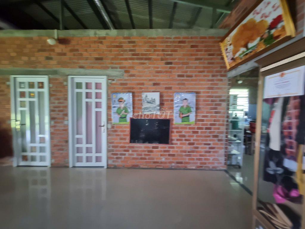 Nhà 3 phòng ngủ, gần 2  trường học, gần KCN. 1,4 tỷ TL