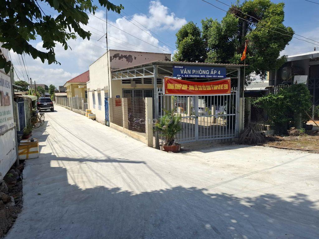 Nhà 1 trệt 1 lầu. 5 phòng ngủ, gần KCN Phước Đông. 2,3 tỷ