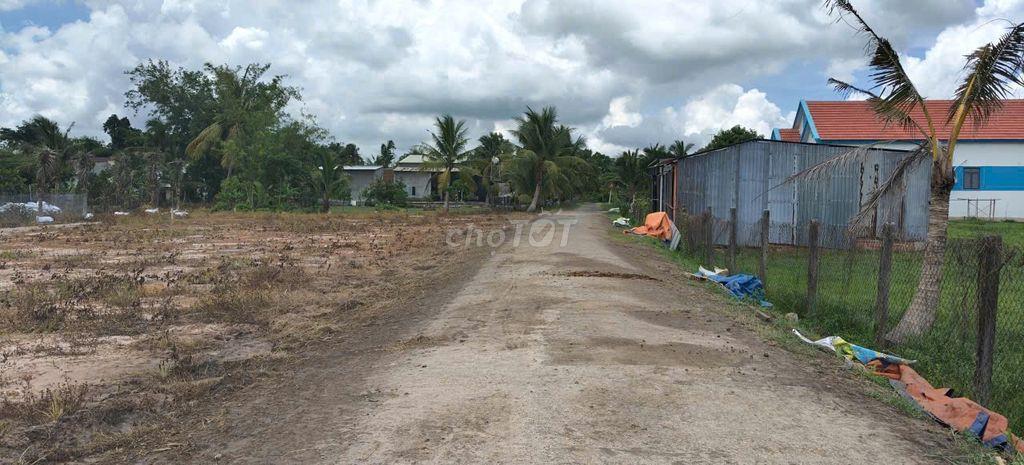 1150m2 có 120m2 thổ cư. Đất đẹp làm nhà vườn. 1,1 tỷ TL