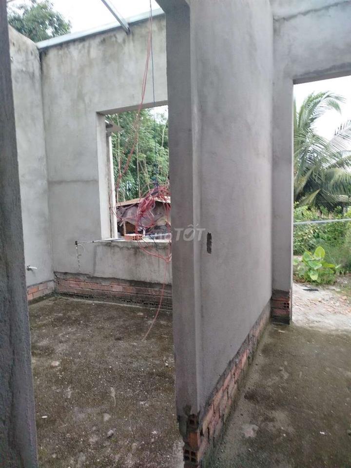 nhà 1trệt 1lầu giá 490tr nhà thô chưa hoàn thiện dt 5x48m thổ cư 81m2