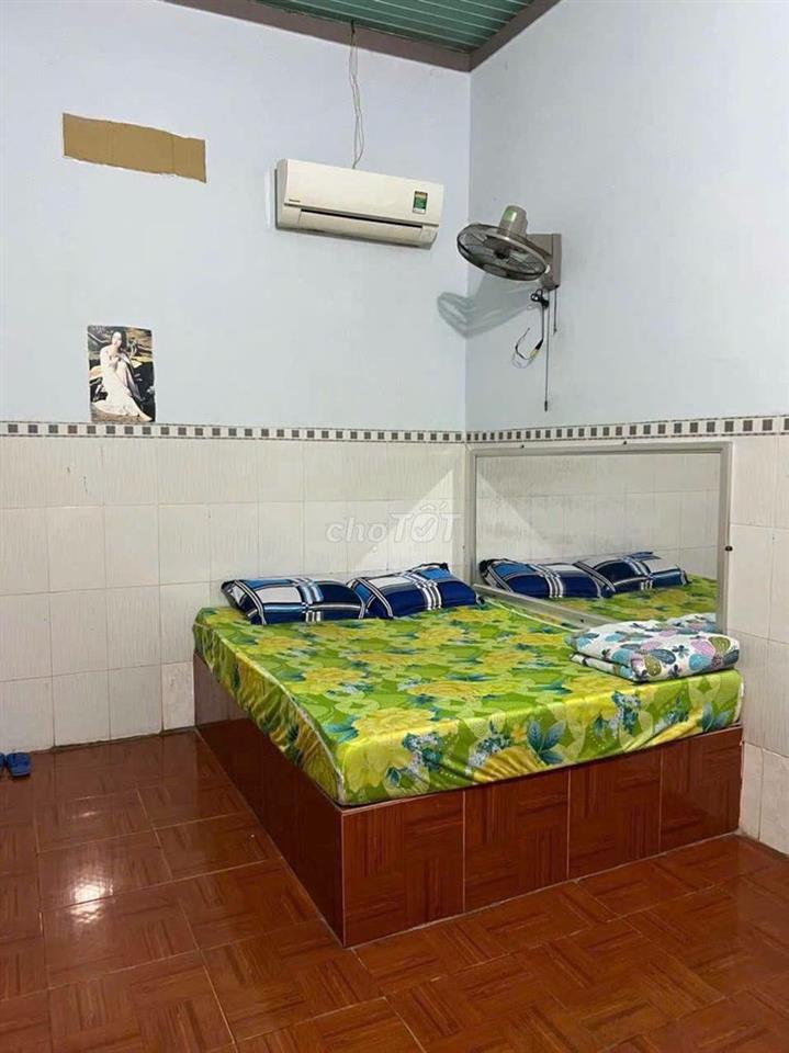 Cần bán gấp dẫy nhà nghỉ đối diện chợ bến sỏi