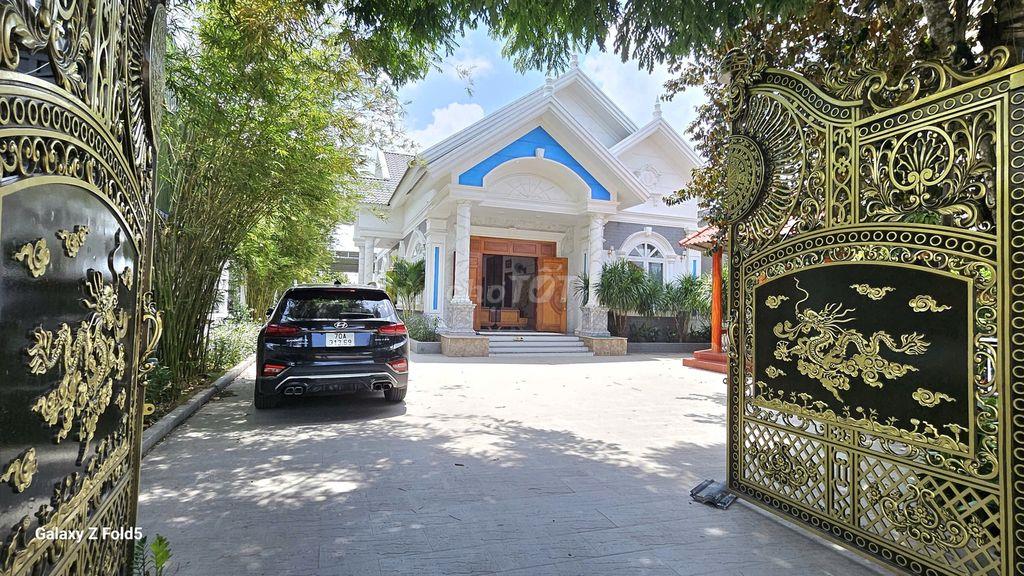Biệt thự sang trọng ngay khu nhà phố Phước Đông. 11,5 tỷ
