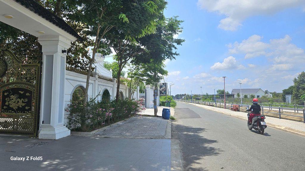 Biệt thự sang trọng ngay khu nhà phố Phước Đông. 11,5 tỷ