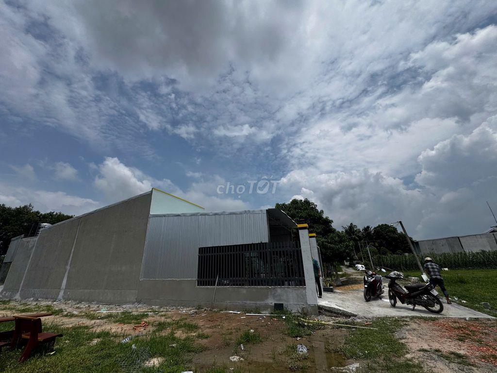 Nhà đẹp 2 phòng ngủ, gần trường học, gần KCN. 900tr