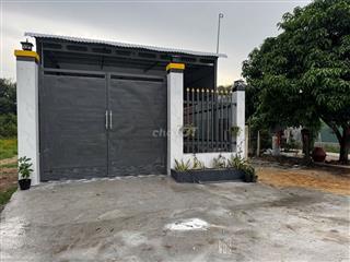 Nhà đẹp 2 phòng ngủ, gần trường học, gần KCN. 900tr
