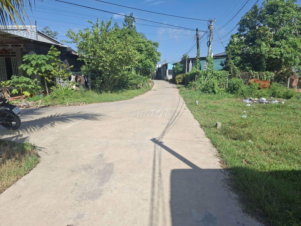 Nhà 2 phòng ngủ 123m2 có thổ. Gần KCN Phước Đông. 870tr