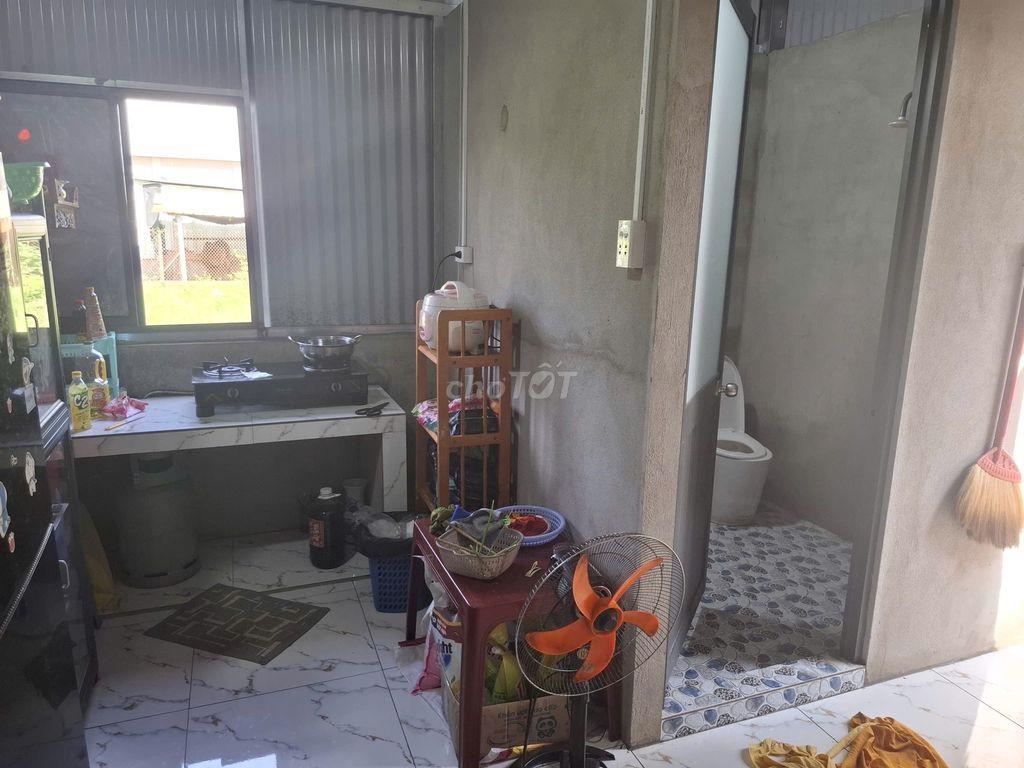 Nhà 2 phòng ngủ 123m2 có thổ. Gần KCN Phước Đông. 870tr