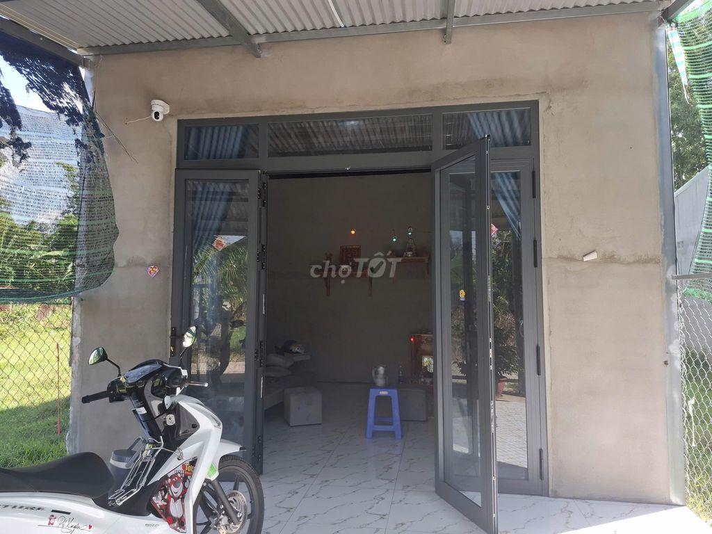 Nhà 2 phòng ngủ 123m2 có thổ. Gần KCN Phước Đông. 870tr