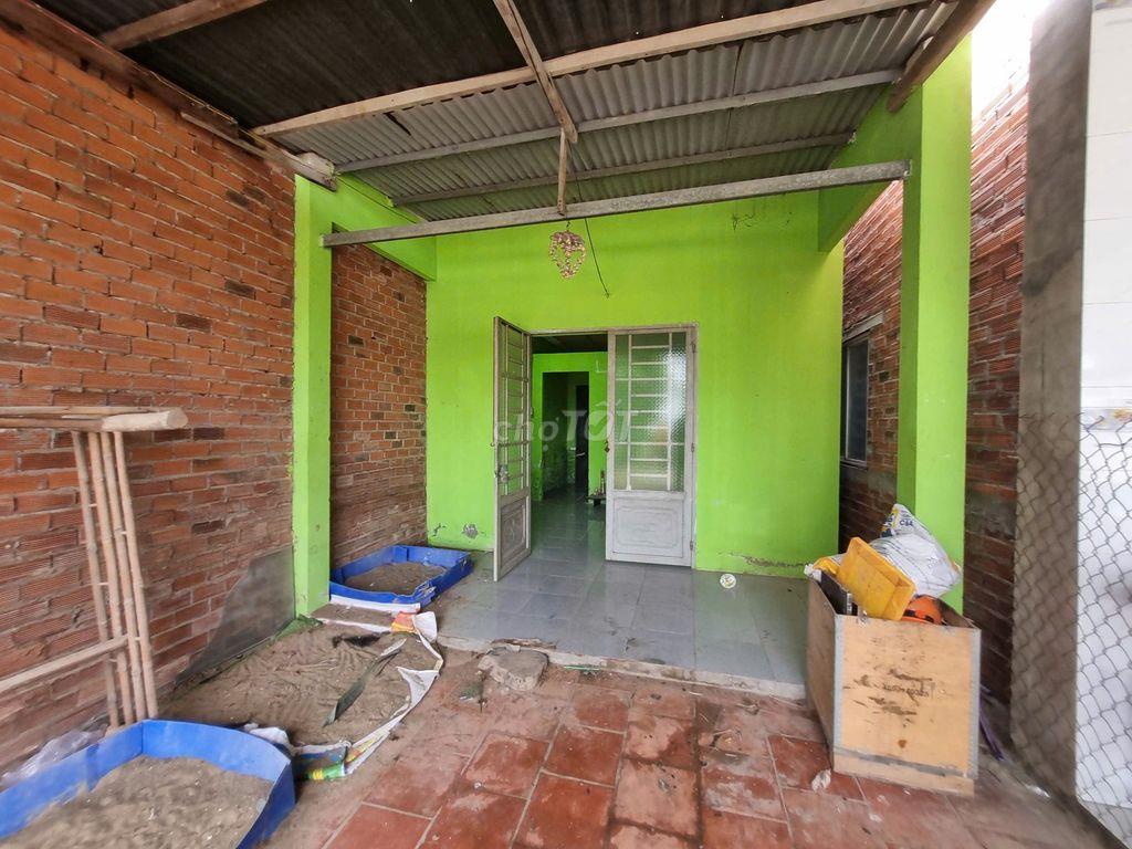 Bán nhà ngay KCN Phước Đông. 129m2 có thổ. 650tr