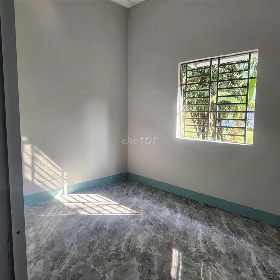 Nhà đẹp, giá rẻ công nhân. 240m2 gần KCN. 790tr TL 