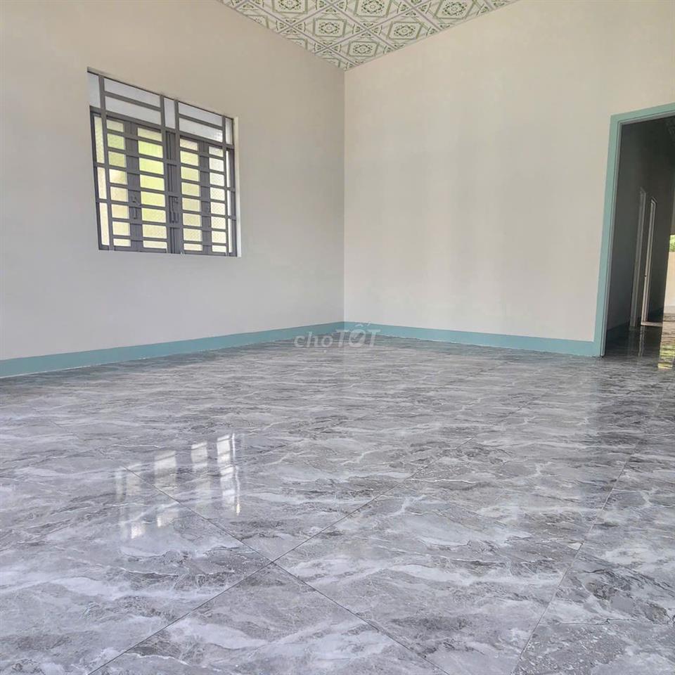 Nhà đẹp, giá rẻ công nhân. 240m2 gần KCN. 790tr TL 