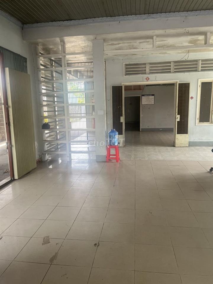 Cho Thuê Nhà Xưởng Diện Tích 1000m2 Mặt Tiền Đường Lớn Phường Gò Dầu
