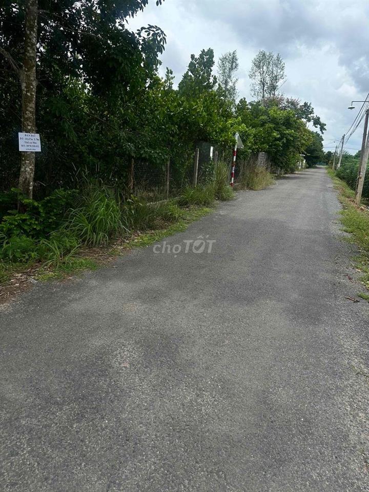cần bán lô đất mặt tiền đường nhựa,