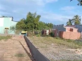 kẹt tiền bán nền đất ở gần toà thánh - núi Bà Đen