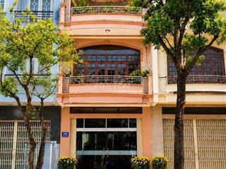 bán nhà hai bà trưng 3 tầng,gần chợ đêm,để lại nội thất,khu an ninh