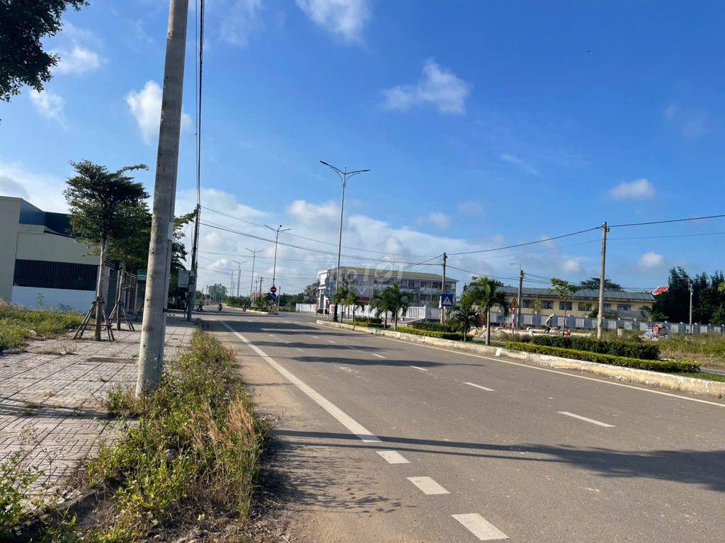 CHÍNH CHỦ BÁN GẤP ĐƯỜNG 32m  KHU DÂN CƯ TRUNG TÂM SÔNG VỆ