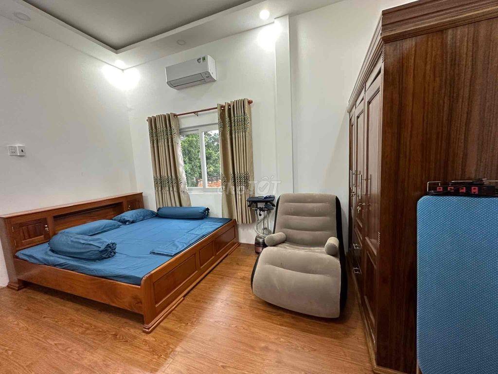 Chuyển chỗ ở cần bán nhà mặt tiền đường Nguyễn Thị Định (TL883 cũ)