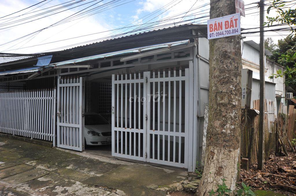 Bán đất tặng nhà mặt tiền, thuận ợi xây dựng nhà xưởng nhỏ và vừa .