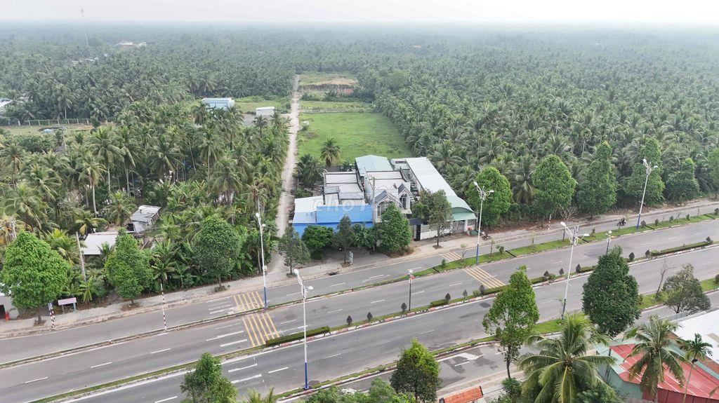 Bán nhà đất mặt tiền chính chủ, trung tâm Giồng Trôm.