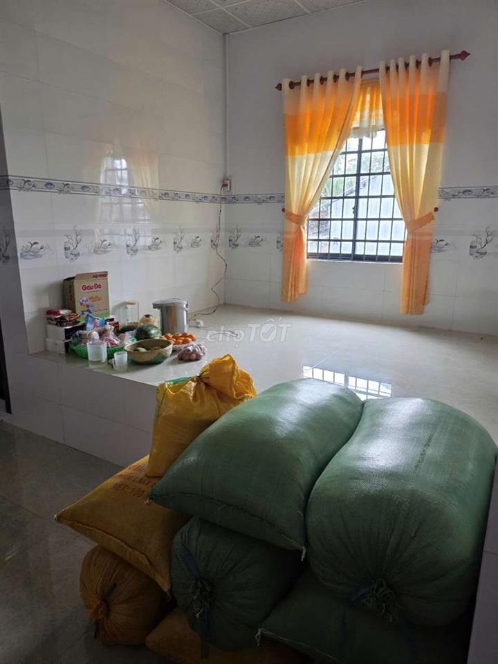 bán 2 miếng đất kèm nhà mới xây