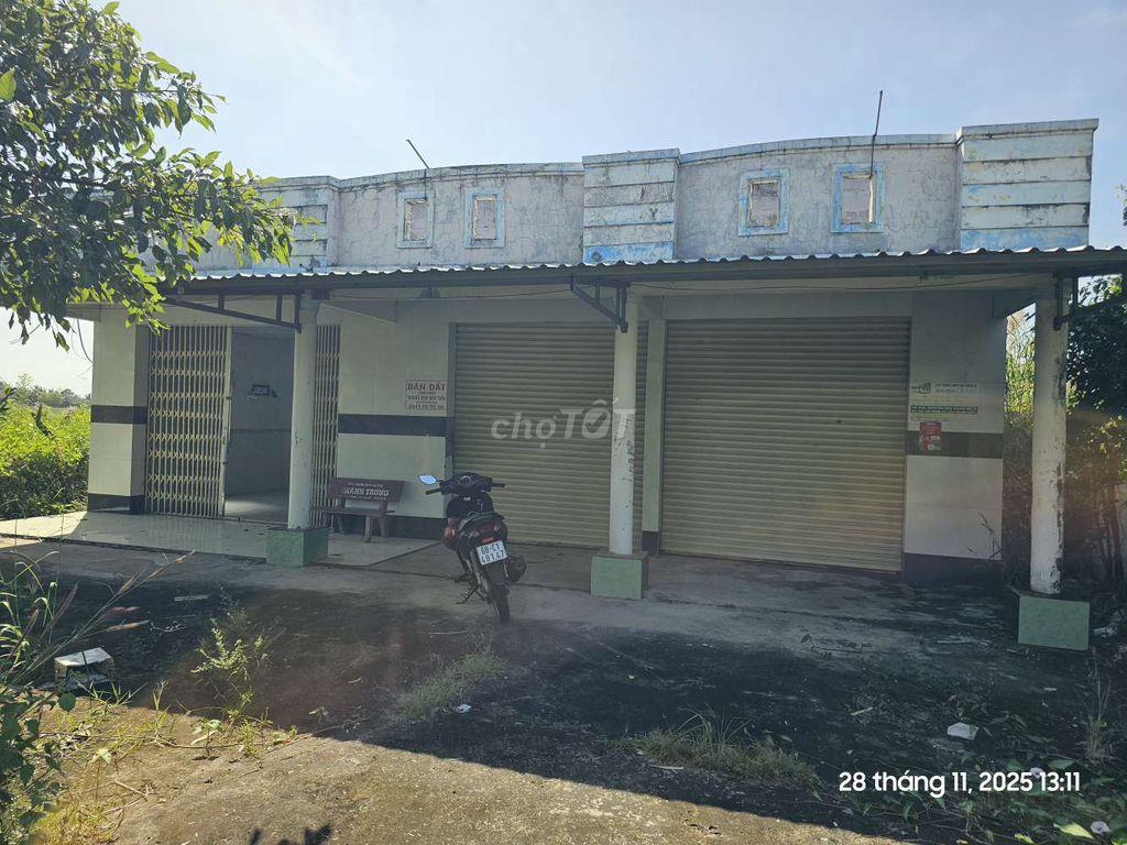 CẦN BÁN ĐẤT TẶNG NHÀ ( 20 MÉT NGANG MẶT TIỀN)