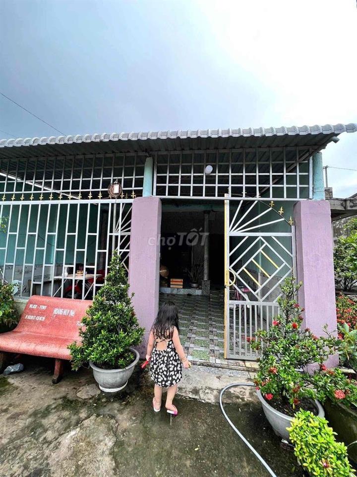Nhà mặt tiền 9c cần bán