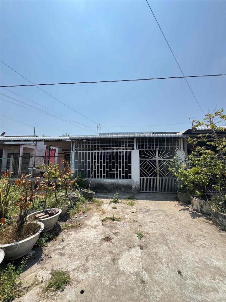 Nhà mặt tiền 9c cần bán