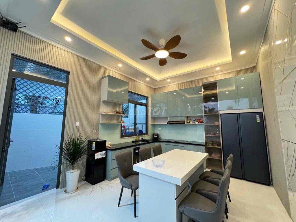 NHÀ SIÊU ĐẸP RỘNG LỘ NHỰA Ô TÔ