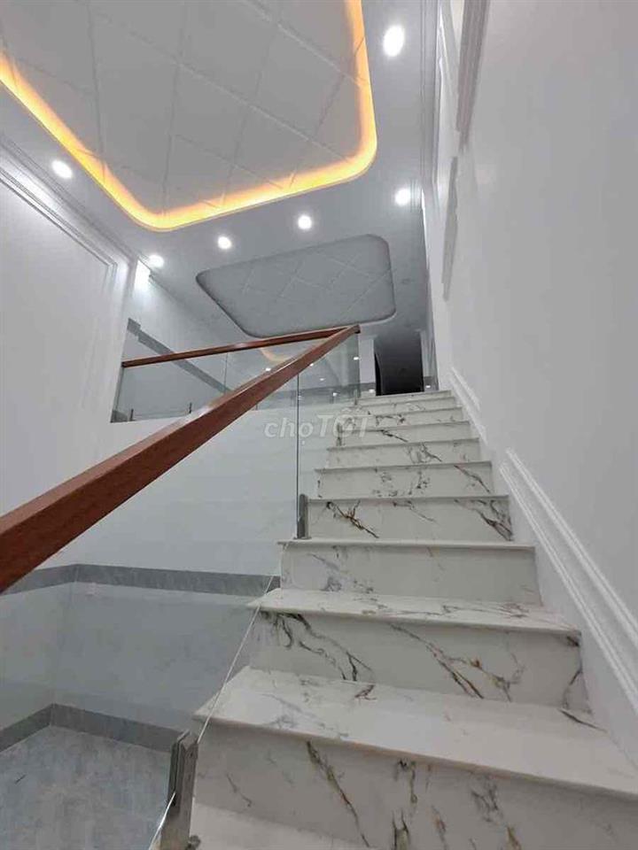 NHÀ MỚI XÂY ĐƯỜNG Ô TÔ GẦN PHƯỜNG 1
