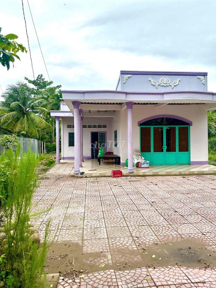 cần bán nhà cách cầu số 1 800m
