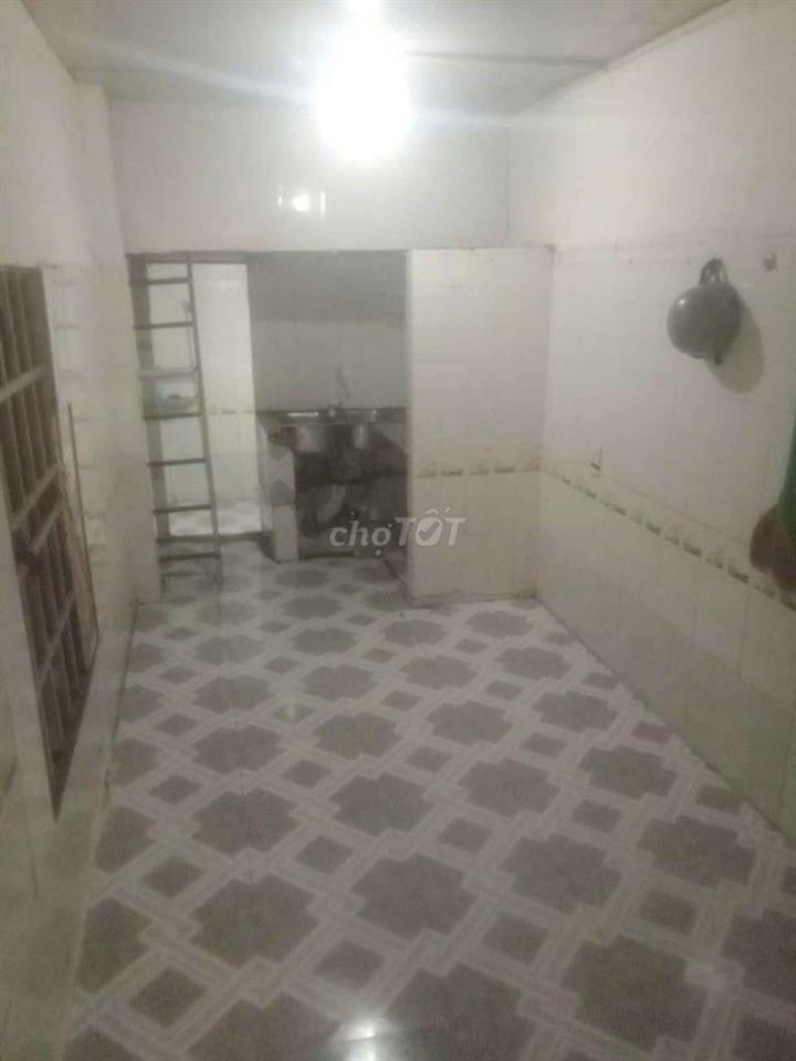nhà nguyên căn diện nước giá nhà nước, gần sát đường lớn, rtiền ích