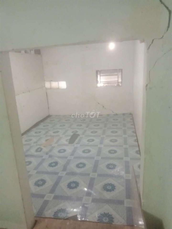 nhà nguyên căn diện nước giá nhà nước, gần sát đường lớn, rtiền ích
