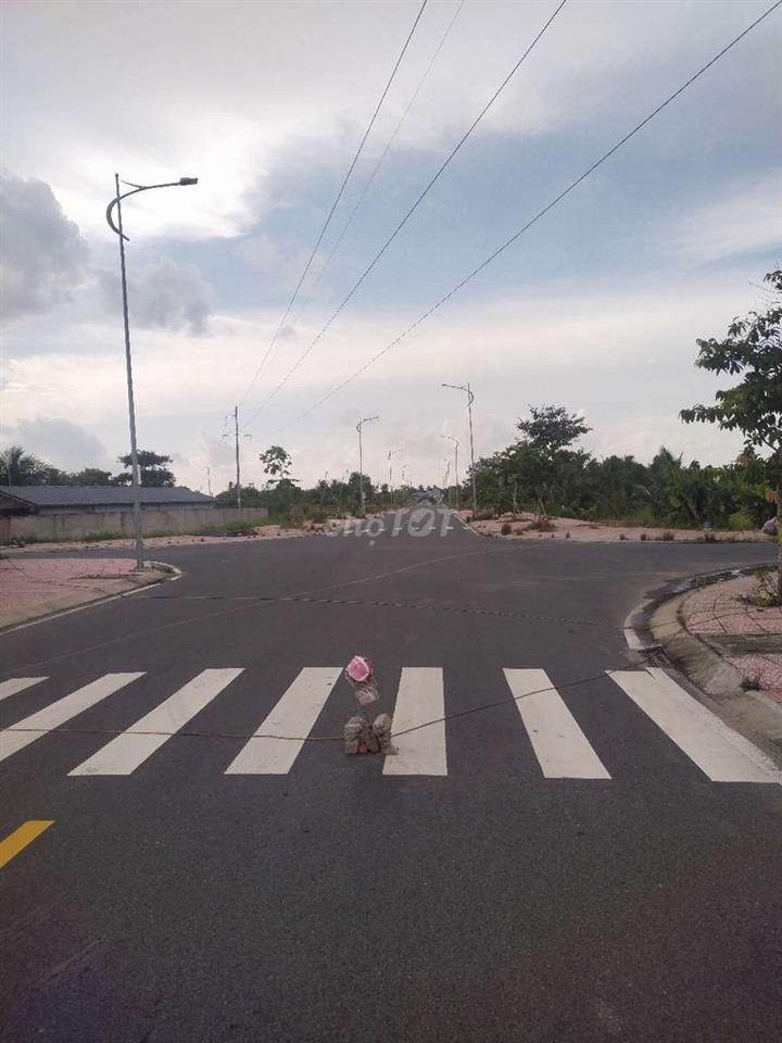 bán đất mặt tiền D1 long hồ gần ngã 4