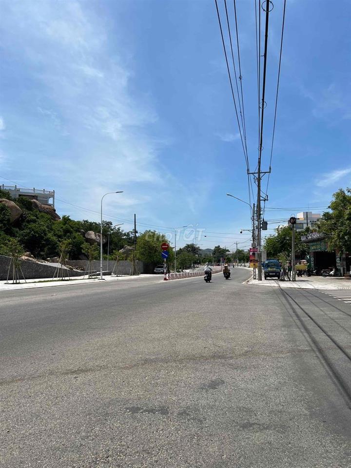 đất ba bồn gần biển Ninh Chử