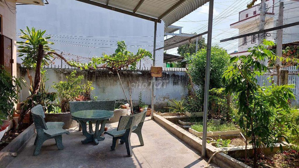Về quê cần bán gấp nhà vị trí đẹp phong thủy tốt