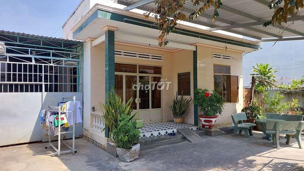 Về quê cần bán gấp nhà vị trí đẹp phong thủy tốt
